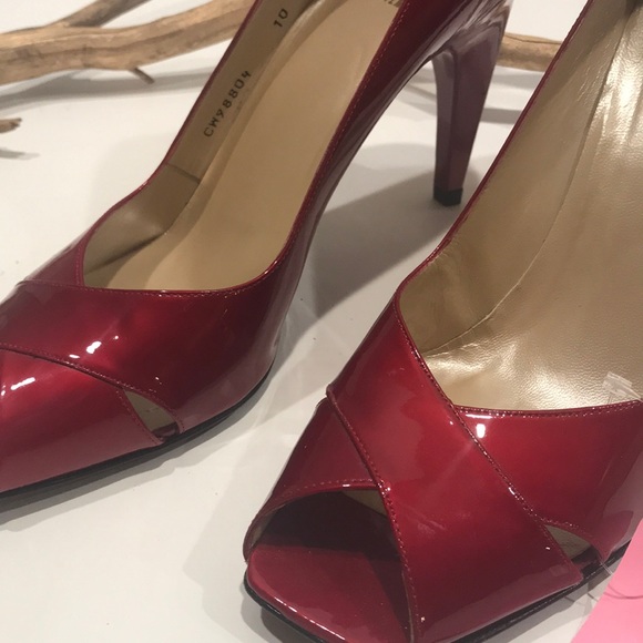 STUART WEITZMAN max red quasar patent pumps 10 - Picture 8 of 8